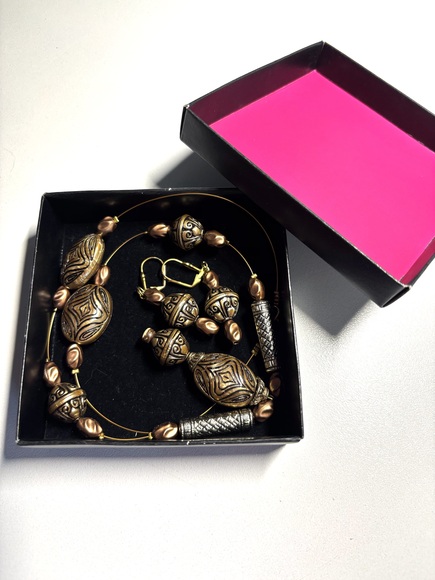 Golden bronze necklace and earrings set - Picture 1 of 4